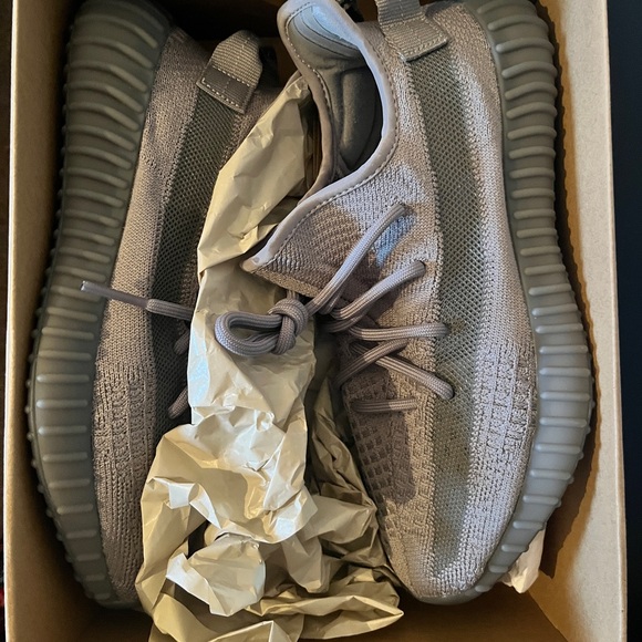 GREY YEEZY BOOST 350 V2 (NWT) - Picture 2 of 12